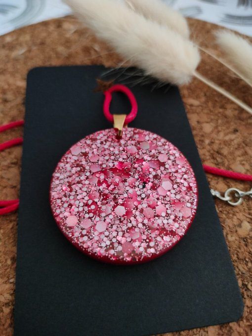 Collier rond rose