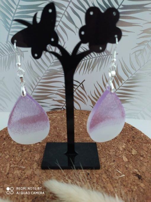 boucles d'oreilles violettes/blanches