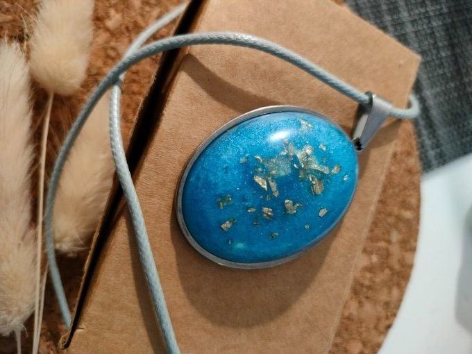 Pendentif bleu